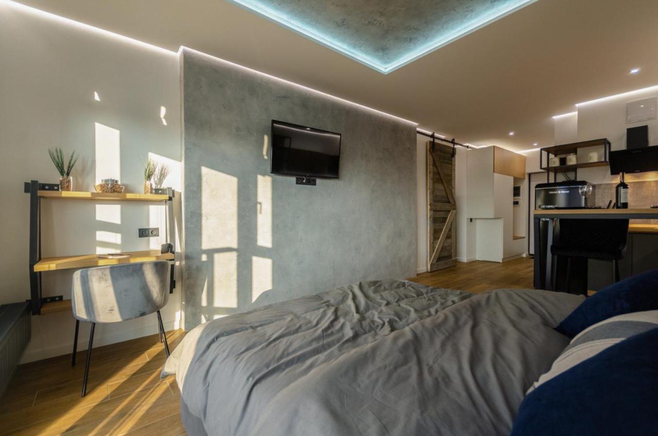 Vip - Smart Apartment Kyiv Exterior photo