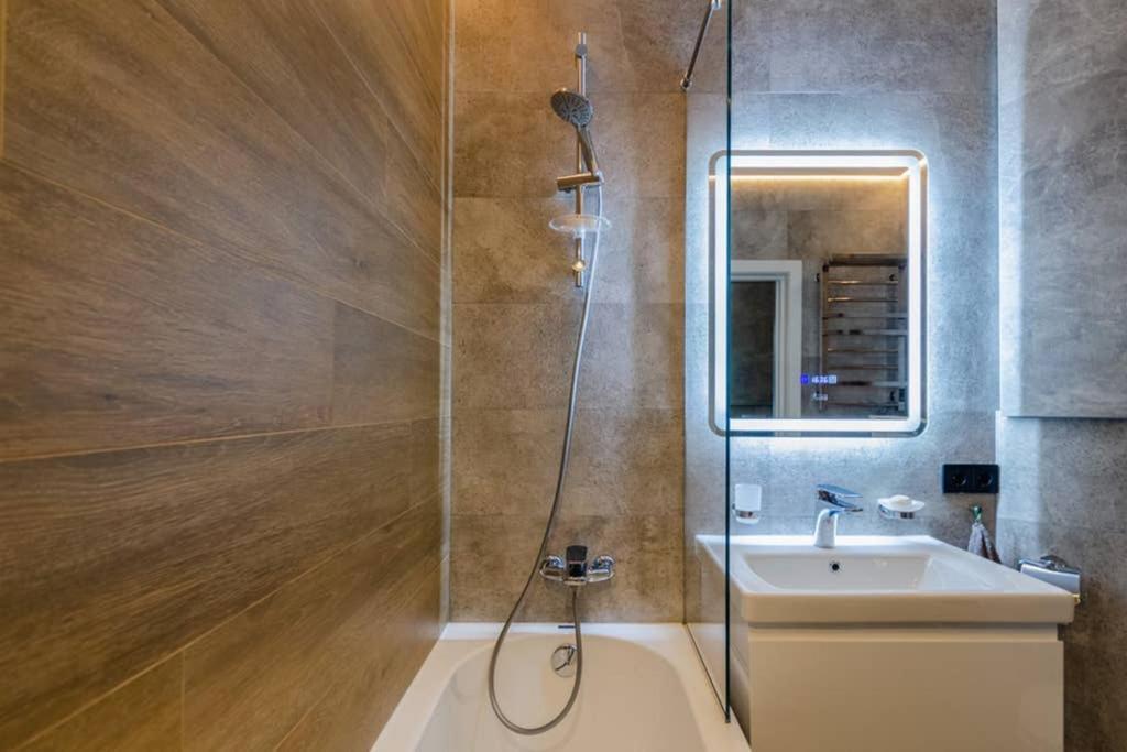 Vip - Smart Apartment Kyiv Exterior photo