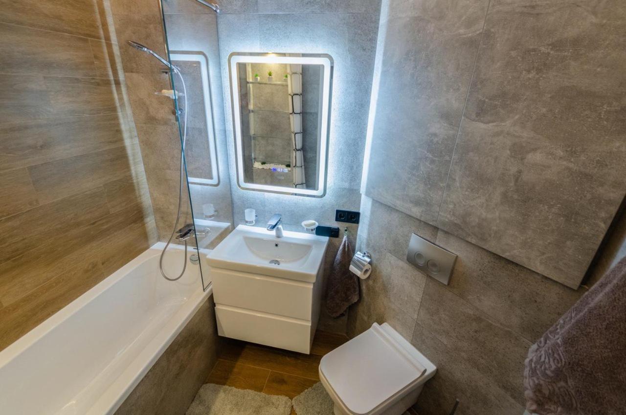 Vip - Smart Apartment Kyiv Exterior photo