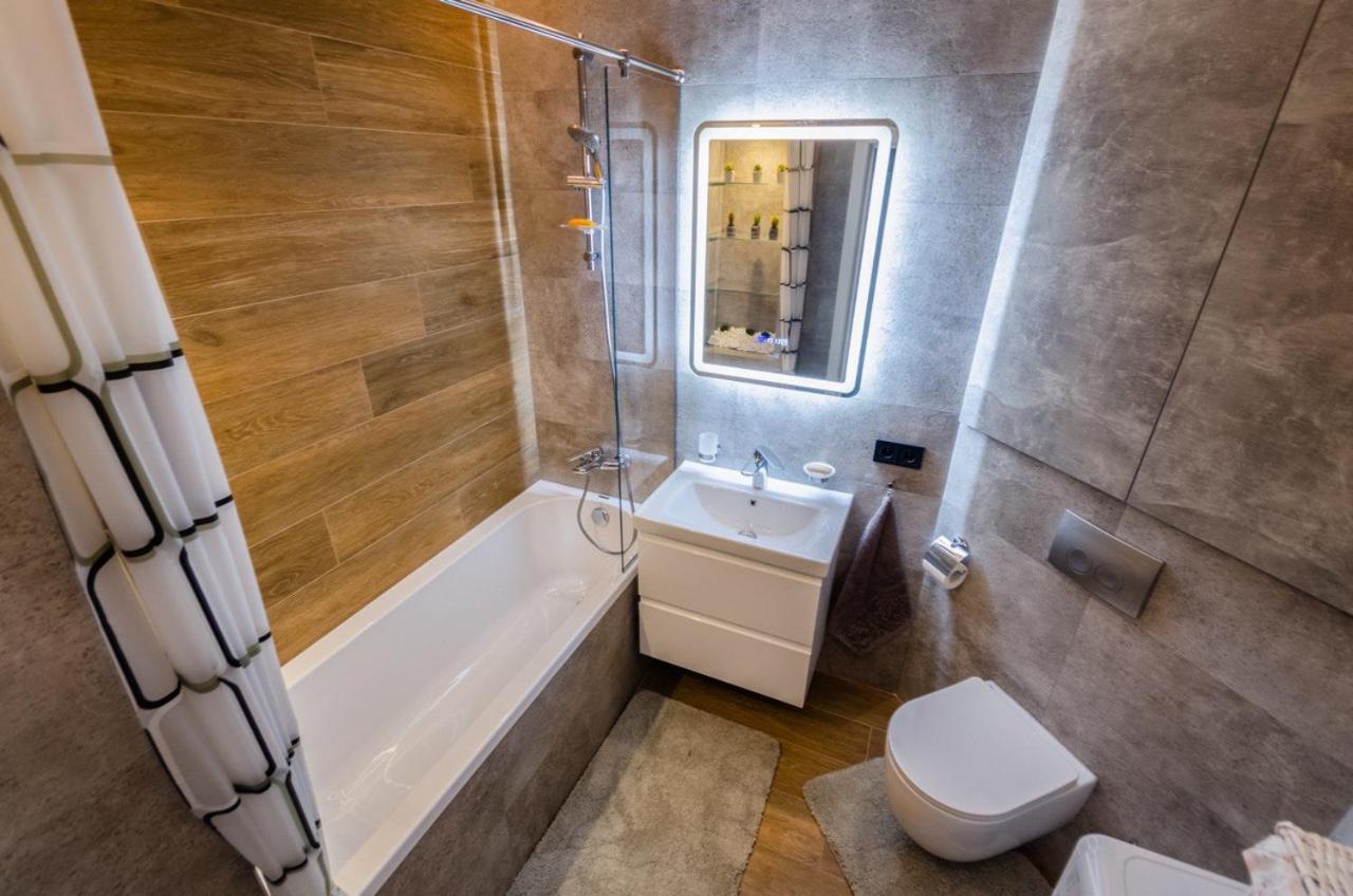 Vip - Smart Apartment Kyiv Exterior photo